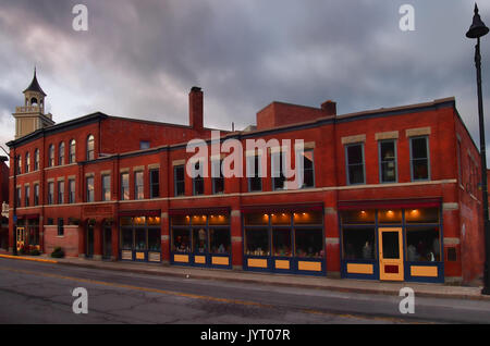 Hamilton, New York, USA. August 12, 2017. Blick auf die Innenstadt von Hamilton, New York, einer kleinen Stadt in Madison County, und die Heimat der Colgate University, Stockfoto