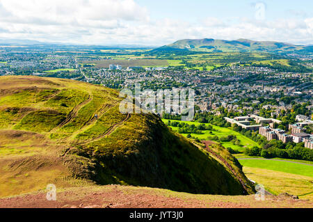 Die Aussicht von der Arthur Seat, Holyrood Park, dem Edinburgh, Schottland. Stockfoto