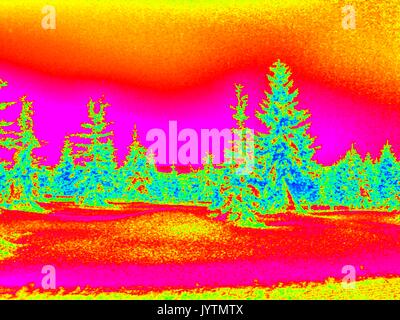 Infrarot Foto der alpine Winter hügelige Landschaft. Sonniges Wetter mit klarem Himmel oben. Erstaunlich Thermografie Farben. Stockfoto