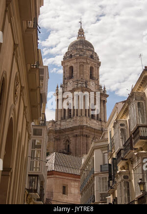 MALAGA, SPANIEN - 09. MÄRZ 2016: Blick auf den Cathedral Tower Stockfoto