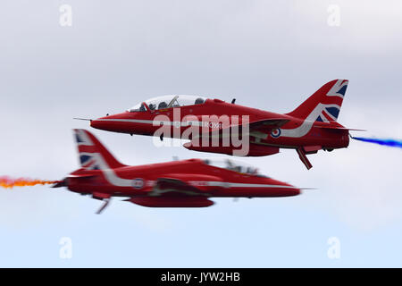 Royal Air Force Red Arrows Opposition Pass Biggin Hill Festival of Flight Airshow Stockfoto