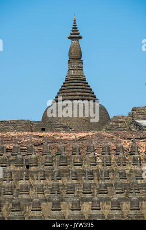 Mrauk-U, Rakhine, Myanmar. Details der Koe-Thaung Pagode. Stockfoto