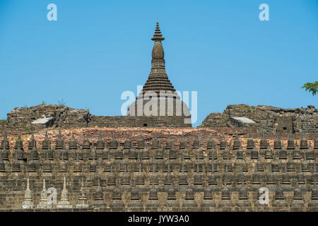 Mrauk-U, Rakhine, Myanmar. Details der Koe-Thaung Pagode. Stockfoto