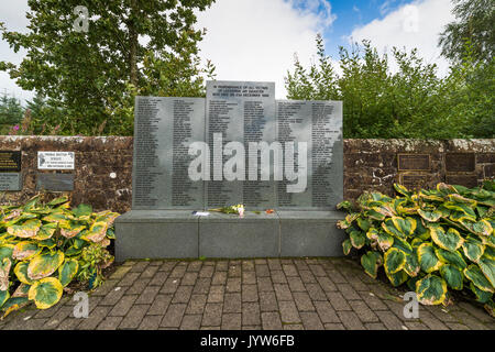 Lockerbie, Schottland, Großbritannien - 19 August, 2017: Der Garten des Gedenkens für die Opfer der Flugzeugkatastrophe in Lockerbie Dryfesdale Friedhof, Lockerbie. Stockfoto