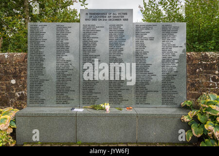 Lockerbie, Schottland, Großbritannien - 19 August, 2017: Der Garten des Gedenkens für die Opfer der Flugzeugkatastrophe in Lockerbie Dryfesdale Friedhof, Lockerbie. Stockfoto