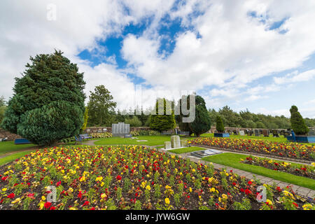 Lockerbie, Schottland, Großbritannien - 19 August, 2017: Der Garten des Gedenkens für die Opfer der Flugzeugkatastrophe in Lockerbie Dryfesdale Friedhof, Lockerbie. Stockfoto