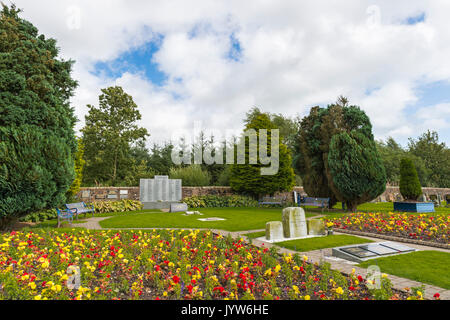 Lockerbie, Schottland, Großbritannien - 19 August, 2017: Der Garten des Gedenkens für die Opfer der Flugzeugkatastrophe in Lockerbie Dryfesdale Friedhof, Lockerbie. Stockfoto