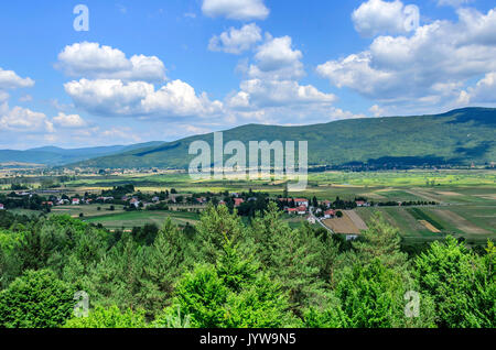 Siedlung in den Bergen. Stockfoto