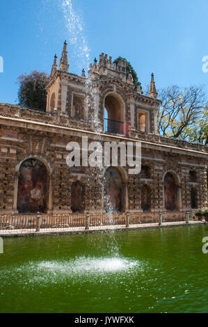 Spanien: Fuente de Mercurio, der Merkur Brunnen in den Gärten des Alcazar von Sevilla, Royal Palace herausragendes Beispiel der Mudejar Architektur Stockfoto