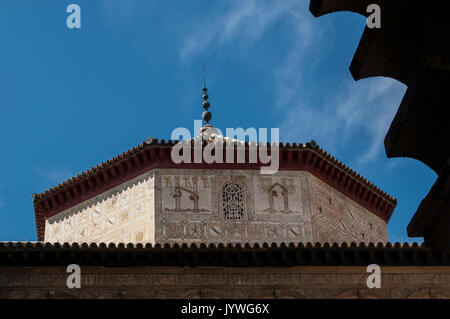 Spanien: Blick auf den Patio de Las Doncellas, der Innenhof des Dirnen des Königs Peter I Palace im Alcazar von Sevilla, der berühmten königlichen Palast Stockfoto