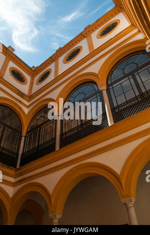 Spanien: die architektonischen Details des Alcazar von Sevilla, der berühmten königlichen Palast, einer der herausragendsten Beispiele der Mudejar Architektur Stockfoto