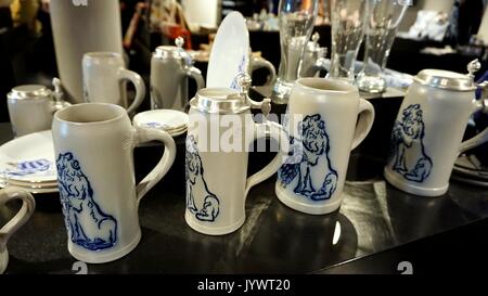 Souvenirs im Souvenirladen im Schloss Nymphenburg oder im Schloß Nymphenburg in München Stockfoto