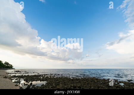 Nachmittag Himmel am Strand von Pemuteran, Bali, Indonesien Stockfoto