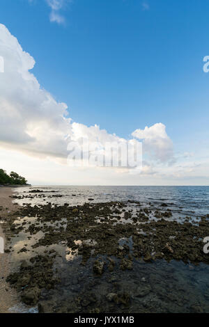 Nachmittag Himmel am Strand von Pemuteran, Bali, Indonesien Stockfoto