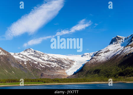 Engabreen oder Enga Gletscher Svartisen Arm der Eiskappe von Holandsfjorden Fjord. Meløy Gemeinde, Helgeland, Nordland, Norwegen, Skandinavien Stockfoto