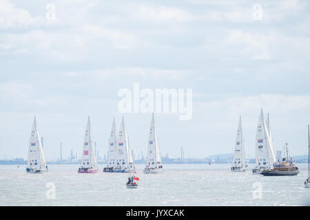 Liverpool, Großbritannien. 20 Aug, 2017. Der Haarschneider Segelregatta rund um die Welt begann an der Mersey Liverpool am Sonntag, 20. August 2017. Das Rennen mit 12 Mannschaften, Segeln acht Beine und eine rekordverdächtige 40.000 Seemeilen. Das Rennen wird zu einem Ende kommen wieder in Liverpool 2018. Quelle: Christopher Middleton/Alamy leben Nachrichten Stockfoto