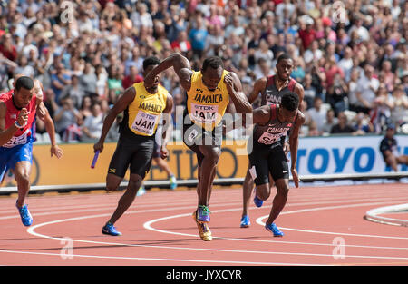 London, Grossbritannien. 12 Aug, 2017. Usain Bolt (Team STAU), dahinter Michael Campbell (STAU), Wechsel, Aktion, Vorlauf Staffel 4 x 100 m der Maenner am 12.08.2017 Wirtschaft Championships 2017 in London/Grossbritannien, vom 04.08. - 13.08.2017. | Verwendung weltweit Quelle: dpa/Alamy leben Nachrichten Stockfoto