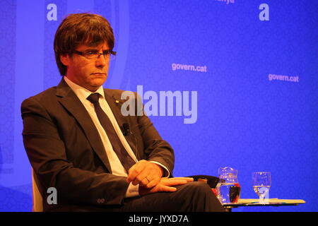 Barcelona, Spanien. 20 Aug, 2017. Präsident der Regierung von Katalonien Carles Puigdemont, Konferenz der ausländischen Presse in Palau de la Generalitat drei Tage nach dem Terroranschlag auf Ramblas Credit: Dino Geromella/Alamy leben Nachrichten Stockfoto