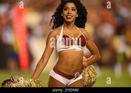 Landover, MD, USA. 19 Aug, 2017. Ein redskin Cheerleader führt während der Vorsaison matchup zwischen den Green Bay Packers und den Washington Redskins an FedEx Field in Landover, Md. Credit: Csm/Alamy leben Nachrichten Stockfoto