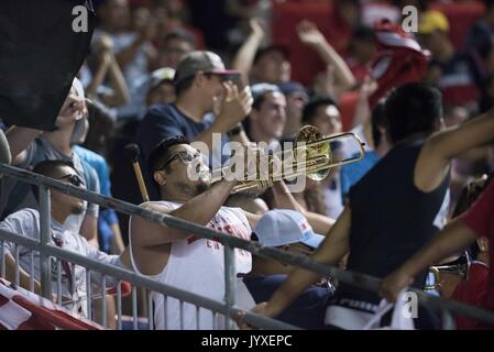 Bridgeview, Illinois, USA. 19 Aug, 2017. Chicago Fire Fans reagieren auf ihre Mannschaft, die ein Ziel gegen die Toronto FC. Das Chicago Feuer verloren gegen Toronto FC 3-1 am Toyota Park in Bridgeview Illinois. Credit: Rick Majewski/ZUMA Draht/Alamy leben Nachrichten Stockfoto