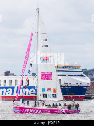 Liverpool, Großbritannien. 20 Aug, 2017. Nahaufnahme von Liverpool 2018 in ihren rosa Yacht auf den Fluss Mersey. Die Clipper Race (jetzt in seinem elften Jahr) sieht zwölf Global Teams in einem 40000 Seemeilen rund um die Welt auf einem 70 Fuß-ocean racing Yachten konkurrieren. Die teams links den Host Hafen von Liverpool am 20. August 2017 ihren ersten Bein - a5200 Meile Meile Fahrt dauert ca. 33 Tage nach Südamerika zu beginnen, wobei auf den Kanarischen Inseln & Flaute auf dem Weg. Credit: Jason Wells/Alamy leben Nachrichten Stockfoto