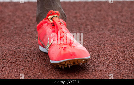 Crewe, Großbritannien. 20 Aug, 2017. Mo Farah ausgeführt sein letztes Rennen auf einem Britischen Titel überhaupt tragen personalisierte Nike Laufschuhe Anzeige der Union Jack & MoBot während der Muller Grand Prix Birmingham Athletik an Alexandra Stadium, Birmingham, England am 20. August 2017. Foto von Andy Rowland. Credit: Andrew Rowland/Alamy leben Nachrichten Stockfoto