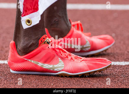 Crewe, Großbritannien. 20 Aug, 2017. Mo Farah ausgeführt sein letztes Rennen auf einem Britischen Titel überhaupt tragen personalisierte Nike Laufschuhe Anzeige der Union Jack & MoBot während der Muller Grand Prix Birmingham Athletik an Alexandra Stadium, Birmingham, England am 20. August 2017. Foto von Andy Rowland. Credit: Andrew Rowland/Alamy leben Nachrichten Stockfoto