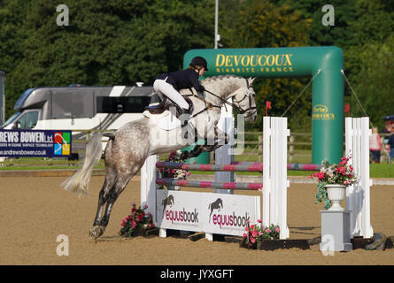 Knutsford, Großbritannien. 20 Aug, 2017. Somerford Park International Horse Trials, Sonntag, Tag 3, Reiter konkurrieren in der Britischen eventing CIC* und CIC** Springen und Langlauf. Credit: Scott Carruthers/Alamy leben Nachrichten Stockfoto