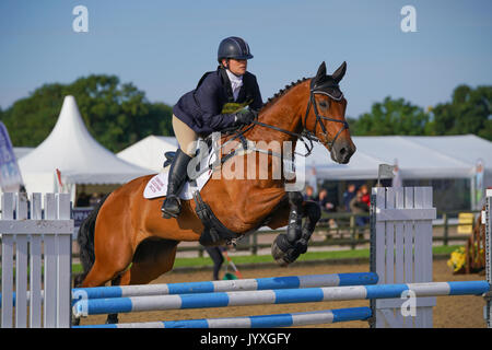 Knutsford, Großbritannien. 20 Aug, 2017. Somerford Park International Horse Trials, Sonntag, Tag 3, Reiter konkurrieren in der Britischen eventing CIC* und CIC** Springen und Langlauf. Credit: Scott Carruthers/Alamy leben Nachrichten Stockfoto