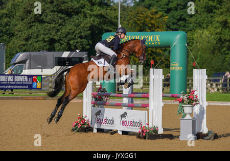 Knutsford, Großbritannien. 20 Aug, 2017. Somerford Park International Horse Trials, Sonntag, Tag 3, Reiter konkurrieren in der Britischen eventing CIC* und CIC** Springen und Langlauf. Credit: Scott Carruthers/Alamy leben Nachrichten Stockfoto