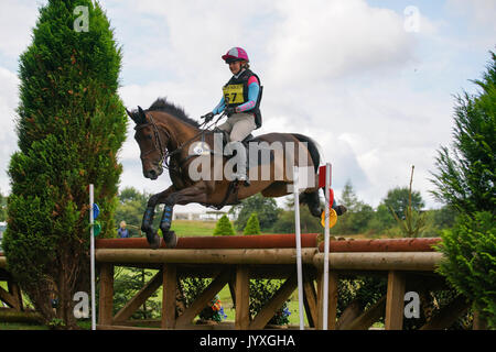 Knutsford, Großbritannien. 20 Aug, 2017. Somerford Park International Horse Trials, Sonntag, Tag 3, Reiter konkurrieren in der Britischen eventing CIC* und CIC** Springen und Langlauf. Credit: Scott Carruthers/Alamy leben Nachrichten Stockfoto