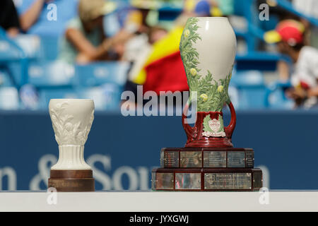 Mason, Ohio, USA. 20 Aug, 2017. Die Trophäe des 2017 Western & Southern Open Tennisturnier am Linder Familie Tennis Center in Mason, Ohio gespielt. Credit: Cal Sport Media/Alamy leben Nachrichten Stockfoto