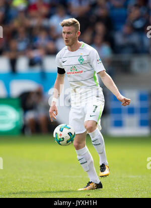 Sinsheim, Deutschland. 19 Aug, 2017. Florian KAINZ (HB) Aktion, Fussball 1. Bundesliga, 1. Spieltag, TSG 1899 Hoffenheim (1899) - der SV Werder Bremen (HB) 1:0, am 19.08.2017 in Sinsheim/Deutschland. | Verwendung weltweit Quelle: dpa/Alamy leben Nachrichten Stockfoto