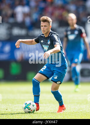 Sinsheim, Deutschland. 19 Aug, 2017. Dennis GEIGER (1899) Aktion, Fussball 1. Bundesliga, 1. Spieltag, TSG 1899 Hoffenheim (1899) - der SV Werder Bremen (HB) 1:0, am 19.08.2017 in Sinsheim/Deutschland. | Verwendung weltweit Quelle: dpa/Alamy leben Nachrichten Stockfoto