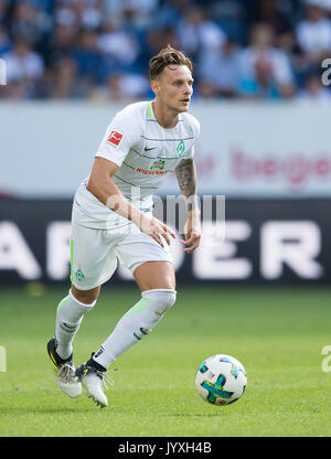 Sinsheim, Deutschland. 19 Aug, 2017. Robert Bauer (HB) Aktion, zum 1:0, Fussball 1. Bundesliga, 1. Spieltag, TSG 1899 Hoffenheim (1899) - der SV Werder Bremen (HB) 1:0, am 19.08.2017 in Sinsheim/Deutschland. | Verwendung weltweit Quelle: dpa/Alamy leben Nachrichten Stockfoto