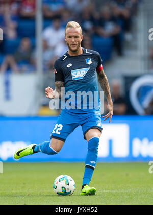 Sinsheim, Deutschland. 19 Aug, 2017. Kevin VOGT (1899) Aktion, zum 1:0, Fussball 1. Bundesliga, 1. Spieltag, TSG 1899 Hoffenheim (1899) - der SV Werder Bremen (HB) 1:0, am 19.08.2017 in Sinsheim/Deutschland. | Verwendung weltweit Quelle: dpa/Alamy leben Nachrichten Stockfoto