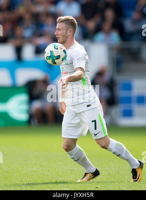 Sinsheim, Deutschland. 19 Aug, 2017. Florian KAINZ (HB) Aktion, Fussball 1. Bundesliga, 1. Spieltag, TSG 1899 Hoffenheim (1899) - der SV Werder Bremen (HB) 1:0, am 19.08.2017 in Sinsheim/Deutschland. | Verwendung weltweit Quelle: dpa/Alamy leben Nachrichten Stockfoto