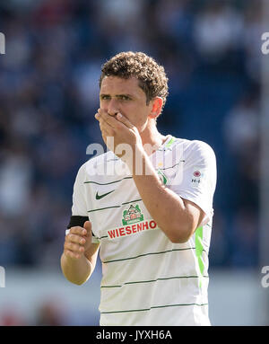 Sinsheim, Deutschland. 19 Aug, 2017. Milos VELJKOVIC (HB) enttaeuscht, Gestik, Geste. Fussball 1. Bundesliga, 1. Spieltag, TSG 1899 Hoffenheim (1899) - der SV Werder Bremen (HB) 1:0, am 19.08.2017 in Sinsheim/Deutschland. | Verwendung weltweit Quelle: dpa/Alamy leben Nachrichten Stockfoto