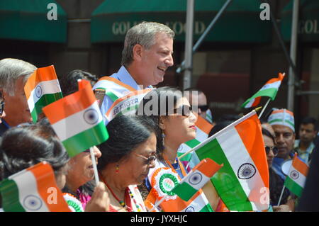 2017/08/20: lebendige und vielfältige Massen an der 38th Indien Day Parade nehmen der Unabhängigkeit Indiens Tag an der Madison Avenue, Manhattan zu feiern. Stockfoto