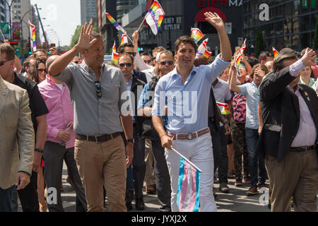 Montreal, Kanada. 20 Aug, 2017. Kanadische Premierminister Justin Trudeau und Irland Premierminister Leo Varadkar Teil in Montreal Pride Parade nehmen. Credit: Marc Bruxelle/Alamy leben Nachrichten Stockfoto