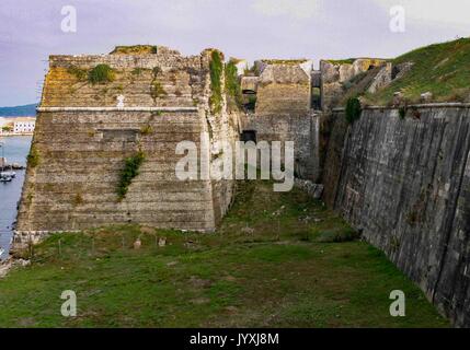 Korfu, Griechenland. 10.Oktober 2004. Die Bastionen der alten Festung von Korfu. Eine Insel vor der Griechischen Westküste, Korfu ist ein beliebtes Reiseziel geworden. Credit: Arnold Drapkin/ZUMA Draht/Alamy leben Nachrichten Stockfoto