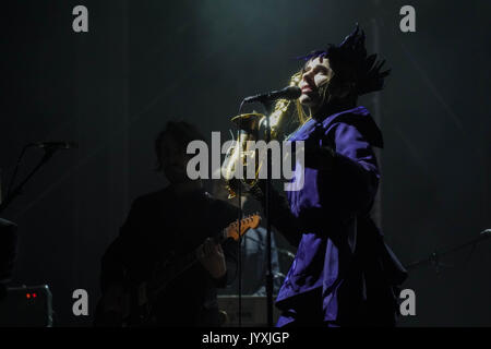 Brecon Beacons, UK. 20 Aug, 2017. PJ Harvey live auf der Bühne in der Schlagzeile Steckplatz auf der letzten Nacht der 2017 Green Man Festival in Glanusk Park, Brecon Beacons, Wales. Foto Datum: Sonntag, August 20, 2017. Credit: Roger Garfield/Alamy leben Nachrichten Stockfoto