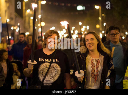 Bridport Fackelzug zum Ende des Karnevals Wochenende zu markieren, Dorset, UK Credit: Finnbarr Webster/Alamy leben Nachrichten Stockfoto