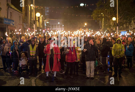 Bridport Fackelzug zum Ende des Karnevals Wochenende zu markieren, Dorset, UK Credit: Finnbarr Webster/Alamy leben Nachrichten Stockfoto