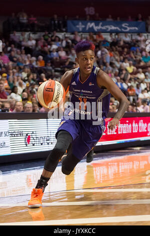 Uncasville, Connecticut, USA. 20. August 2017. Phoenix Mercury guard Danielle Robinson (11) Laufwerke an den Korb während der Wnba Basketballspiel zwischen den Phoenix Mercury und die Connecticut Sun in der Mohegan Sun Arena. Connecticut besiegt Phoenix 94-66. Chris Poss/Alamy leben Nachrichten Stockfoto