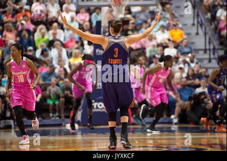 Uncasville, Connecticut, USA. 20. August 2017. Phoenix Mercury guard Diana Taurasi (3) Gesten an die Masse während des WNBA Basketballspiel zwischen den Phoenix Mercury und die Connecticut Sun in der Mohegan Sun Arena. Connecticut besiegt Phoenix 94-66. Chris Poss/Alamy leben Nachrichten Stockfoto