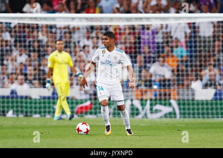 Madrid, Spanien. 16 Aug, 2017. Casemiro (Real) Fußball: Der spanische super Copa de Espana' Match zwischen Real Madrid CF 2:0 FC Barcelona im Santiago Bernabeu in Madrid, Spanien. Credit: mutsu Kawamori/LBA/Alamy leben Nachrichten Stockfoto