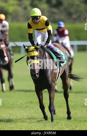 Fukuoka, Japan. 20 Aug, 2017. Diana Halo (Yutaka) Pferderennen: Diana Halo geritten von Yutaka nehmen nach dem Gewinn der TV Nishinippon Corp. Sho Kitakyushu Kinen in Kokura Racecourse in Fukuoka, Japan. Credit: Eiichi Yamane/LBA/Alamy leben Nachrichten Stockfoto