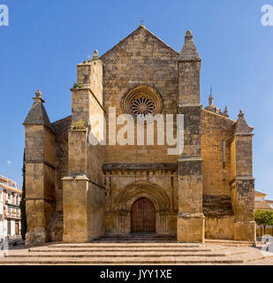 CORDOBA, SPANIEN - 12. MÄRZ 2016: Außenansicht der Kirche Santa Marina Stockfoto