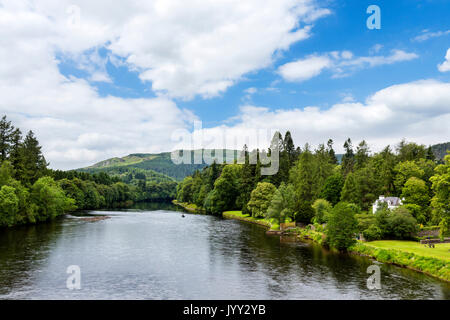 Den Fluss Tay zwischen Dunkeld und Birnam, Perth und Kinross, Schottland, Großbritannien Stockfoto